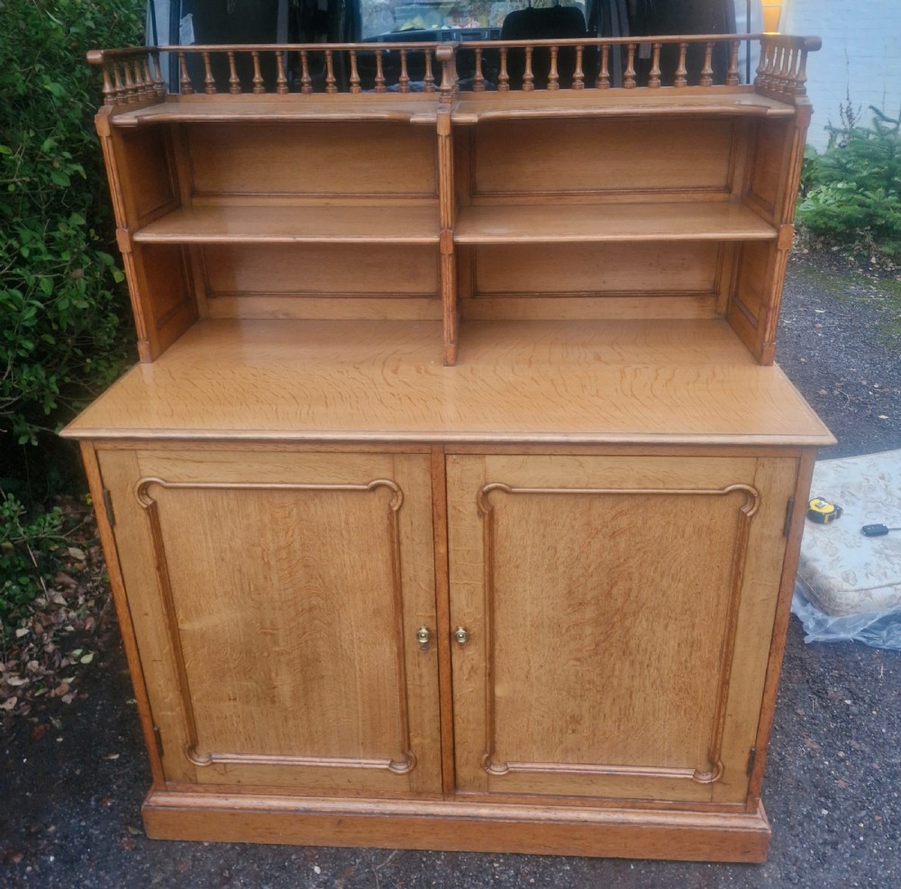 Good and very useful Victorian Golden oak 2 door cabinet 