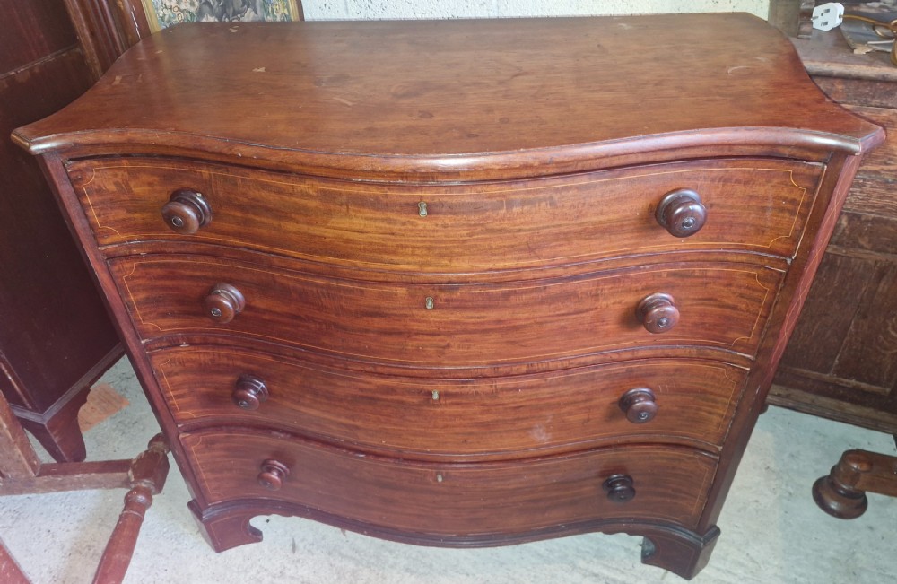 Early 19th century line inlaid mahogany serpentine front chest of drawers. 