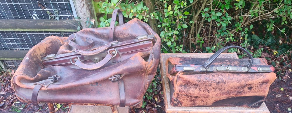 2 late Victorian leather bags.