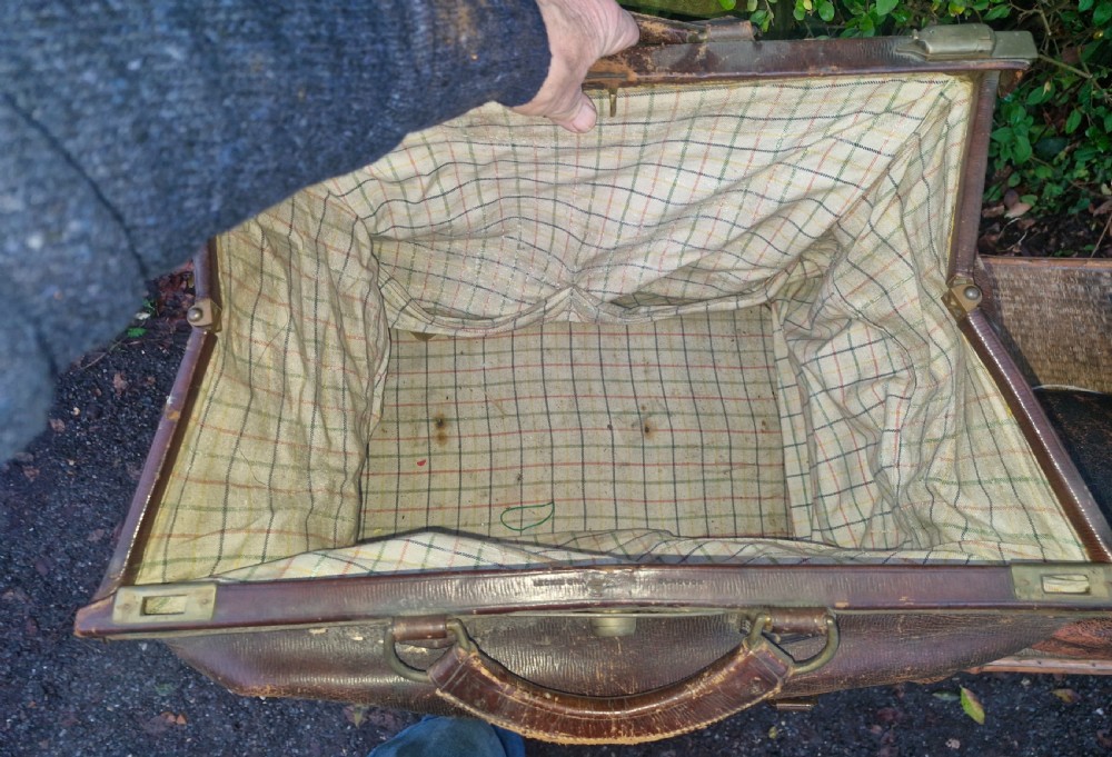 2 late Victorian leather bags. View V
