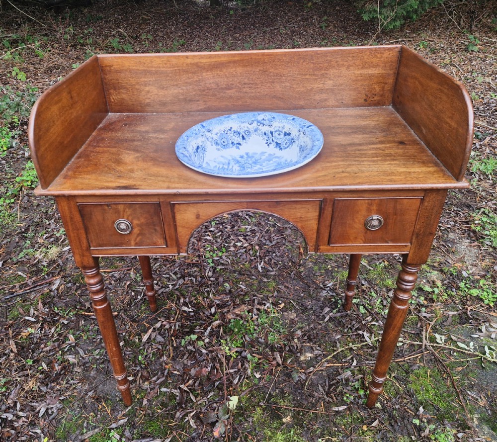 Regency mahogany washstand with good blue and white bowl.
