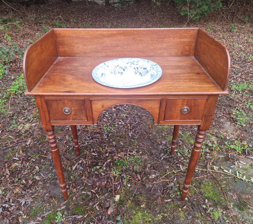 Regency mahogany washstand with good blue and white bowl. View V