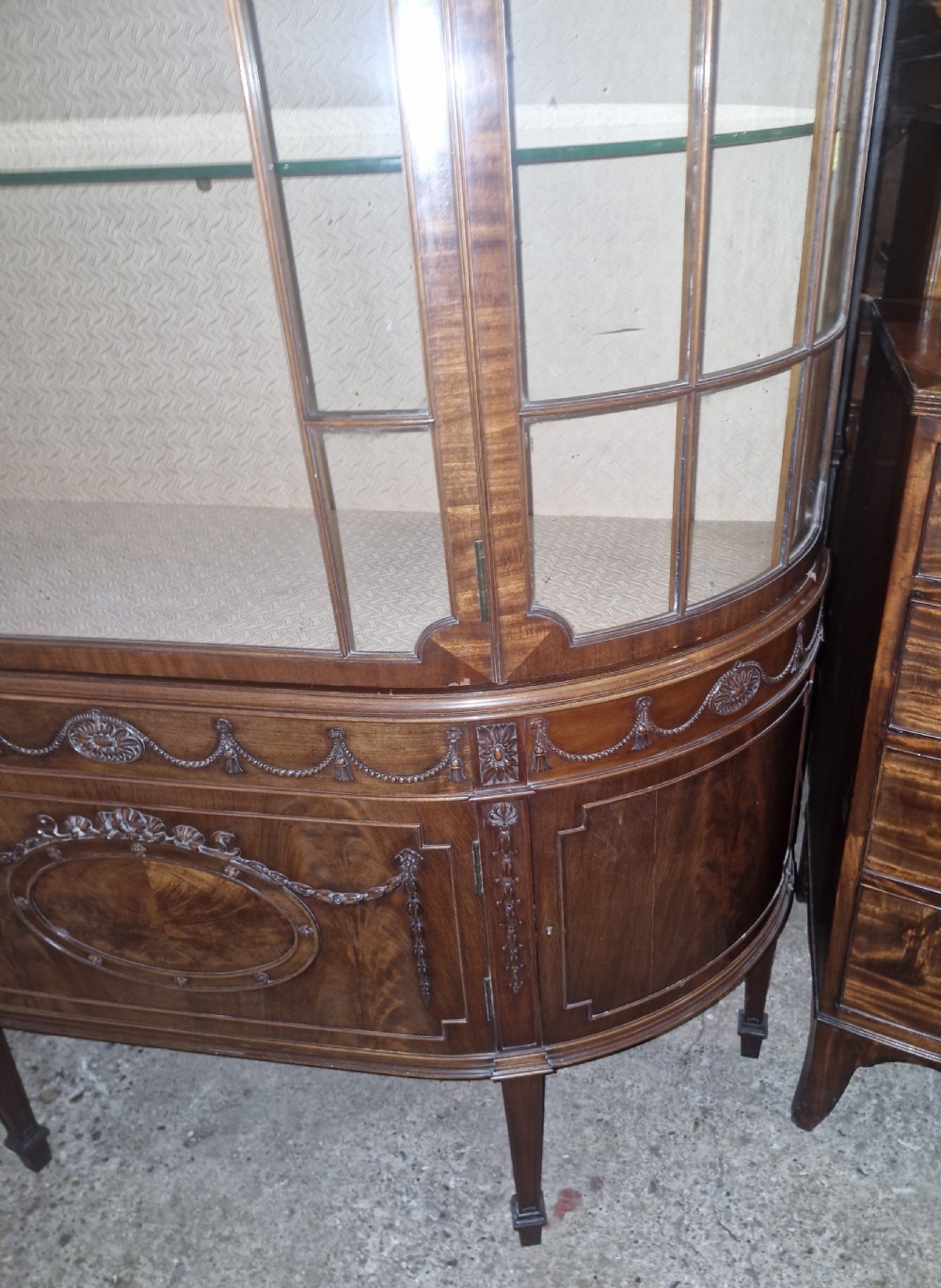 Edwardian mahogany display cabinet by Waring & Gillow. View XI
