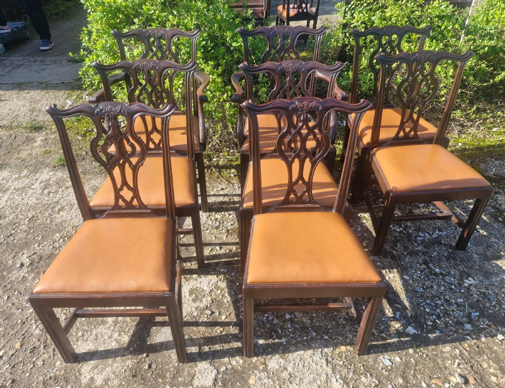 Good set of 8 Chippendale style mahogany dining chairs.