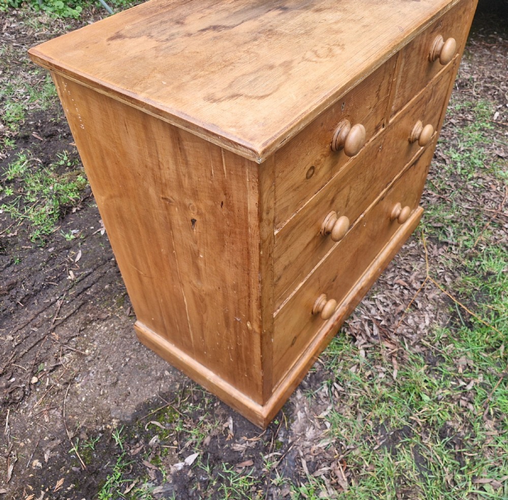 Small Victorian pine chest of drawers.  View III