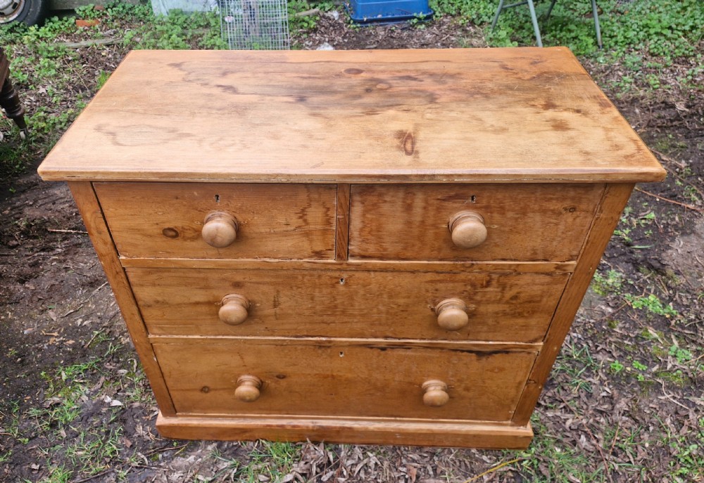 Small Victorian pine chest of drawers.  View V