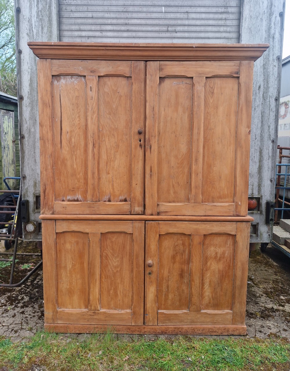 Large 4 door housekeepers cupboard. 