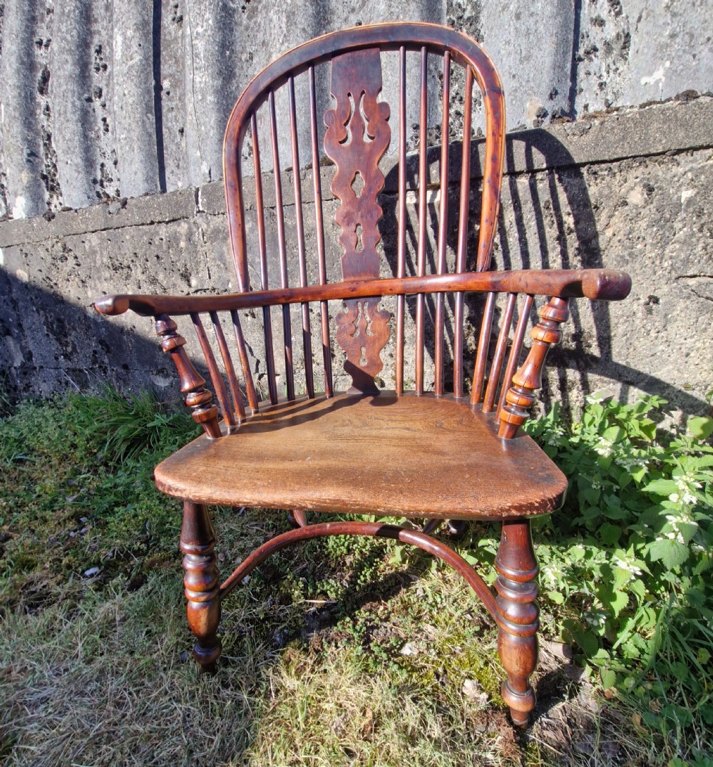 A mid-19th-century yewwood Windsor armchair featuring a hoop back, pierced central splat, turned legs, and a saddle-shaped wooden seat. View III
