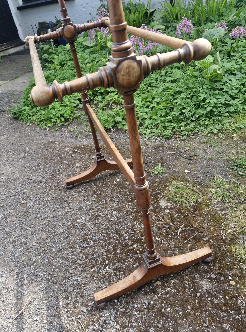 Elegant mid 19th century mahogany towel rail. View IV