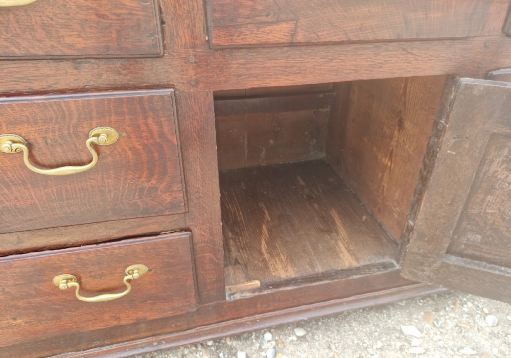 Early 19th century oak dresser with rack. View VII