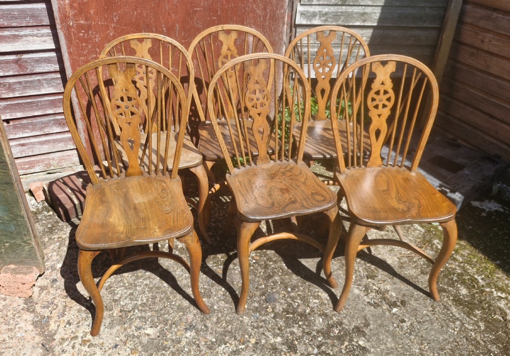 Set of 6 Windsor kitchen dining chairs. 