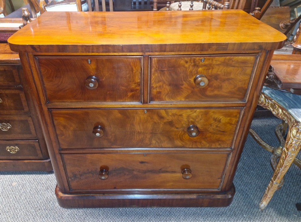 Victorian mahogany chest of drawers in good condition. 