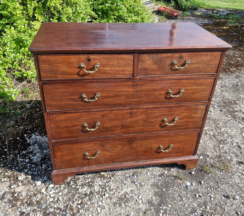 Late Georgian mahogany chest of drawers.  View IV