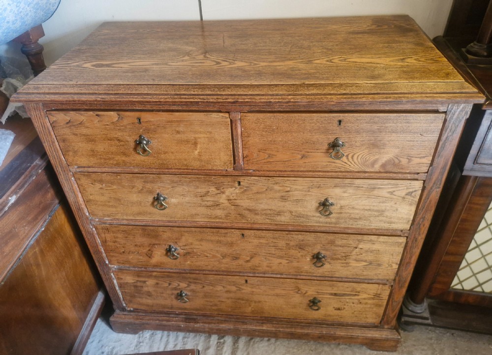 Late Victorian solid oak arts and crafts chest of drawers. 