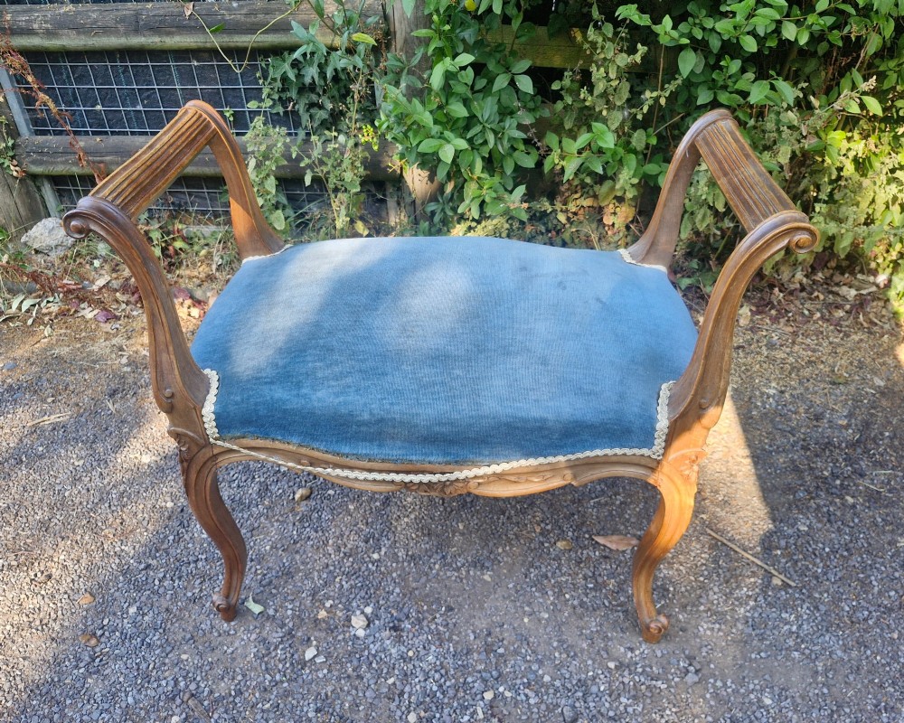 Carved walnut free standing dressing stool View VI