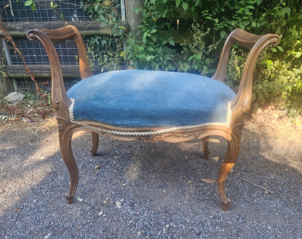 Carved walnut free standing dressing stool View VII