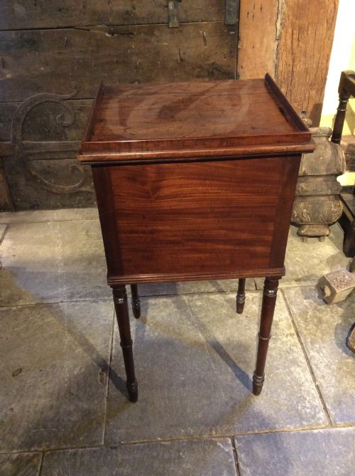 REGENCY MAHOGANY BEDSIDE CABINET - ADDITIONAL PHOTO 2