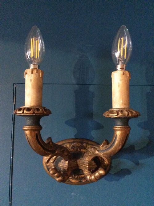A PAIR OF 19THC CARVED DECORATED WALL LIGHT BRACKETS - ADDITIONAL PHOTO 1