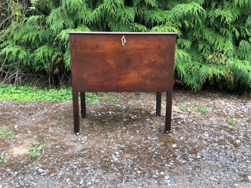 An 18thc Mahogany Cellarette