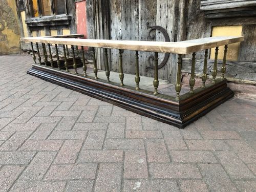 A Large Quality 19th Century Brass & Oak Club Fender