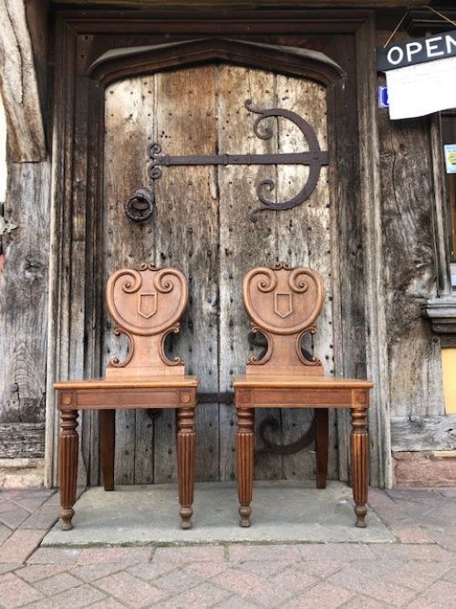 A Pair of 19th Century Oak Hall Chairs with Reeded Legs