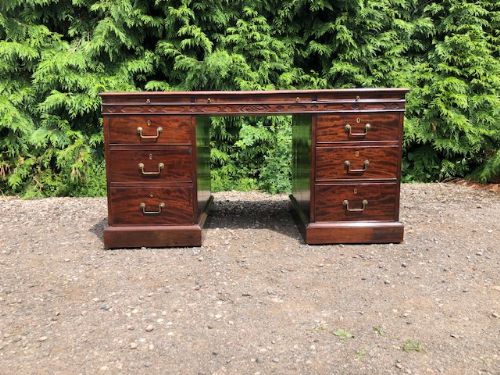 18th Century Mahogany Chippendale-period Freestanding Partners' Desk