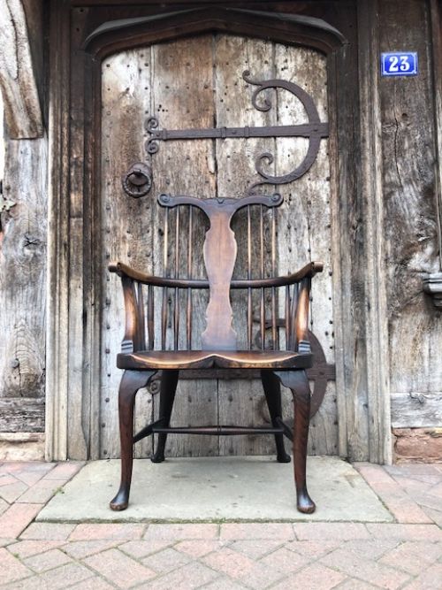 An Early 20th Century Large Thames Valley Windsor Chair in Ash and Elm