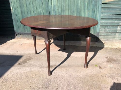 18th Century Mahogany Gateleg Table