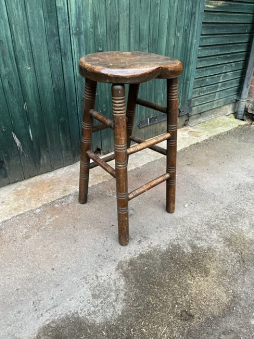 19TH CENTURY TURNED BEECH CLERK'S STOOL