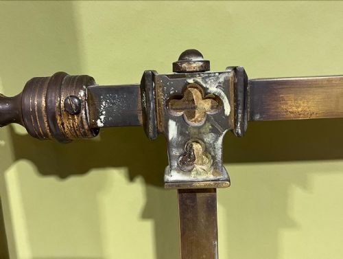 A GOOD QUALITY 19TH CENTURY BRASS BED IN THE GOTHIC REFORMED MANNER - ADDITIONAL PHOTO 1