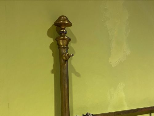 A GOOD QUALITY 19TH CENTURY BRASS BED IN THE GOTHIC REFORMED MANNER - ADDITIONAL PHOTO 7
