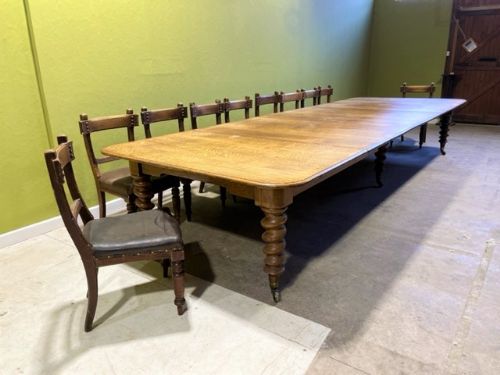 A 19th Century Country House Extending Oak Dining Table