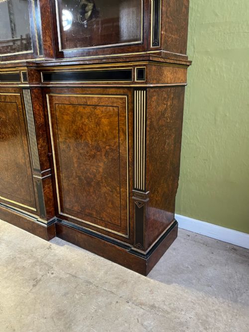 A 19TH CENTURY BURR WALNUT DISPLAY CABINETBOOKCASE - ADDITIONAL PHOTO 3