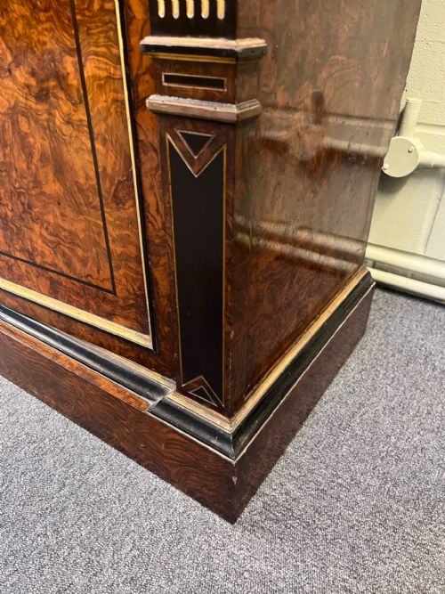 A 19TH CENTURY BURR WALNUT DISPLAY CABINETBOOKCASE - ADDITIONAL PHOTO 6
