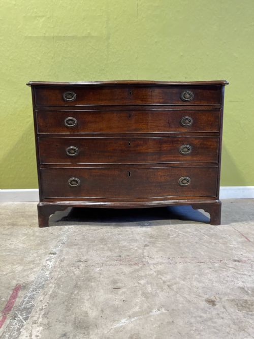 18th Century Serpentine Fronted Mahogany Dressing Chest