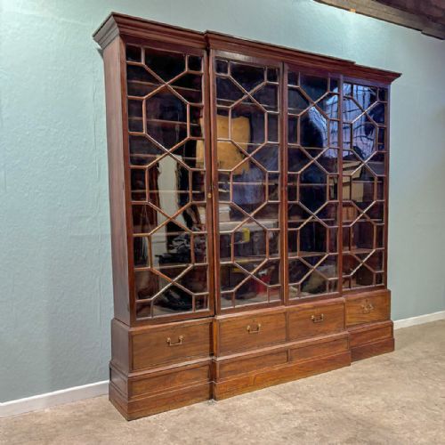 18TH C MAHOGANY BREAKFRONT BOOKCASE - ADDITIONAL PHOTO 1