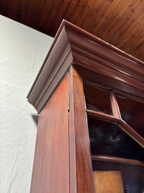 18TH C MAHOGANY BREAKFRONT BOOKCASE - ADDITIONAL PHOTO 4