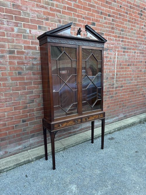 18TH CENTURY CHIPPENDALE PERIOD MAHOGANY CABINET ON STAND - ADDITIONAL PHOTO 3