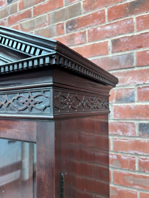 18TH CENTURY CHIPPENDALE PERIOD MAHOGANY CABINET ON STAND - ADDITIONAL PHOTO 4