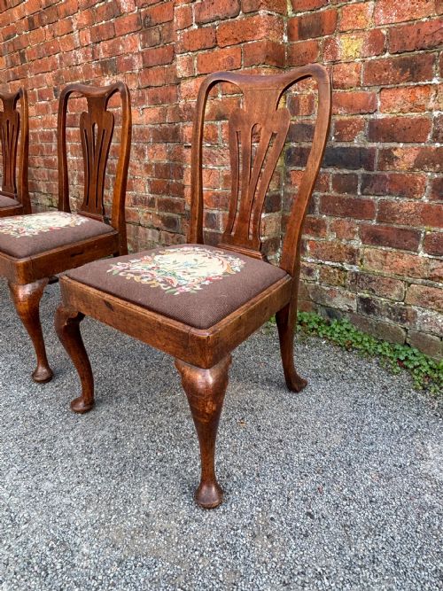 A SET OF FOUR 18TH CENTURY GEO II WALNUT CHAIRS - ADDITIONAL PHOTO 1