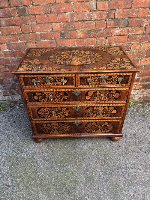 17TH CENTURY FLORAL MARQUETRY CHEST OF DRAWERS - ADDITIONAL PHOTO 2