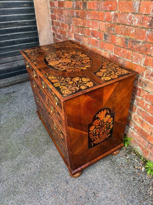 17TH CENTURY FLORAL MARQUETRY CHEST OF DRAWERS - ADDITIONAL PHOTO 1