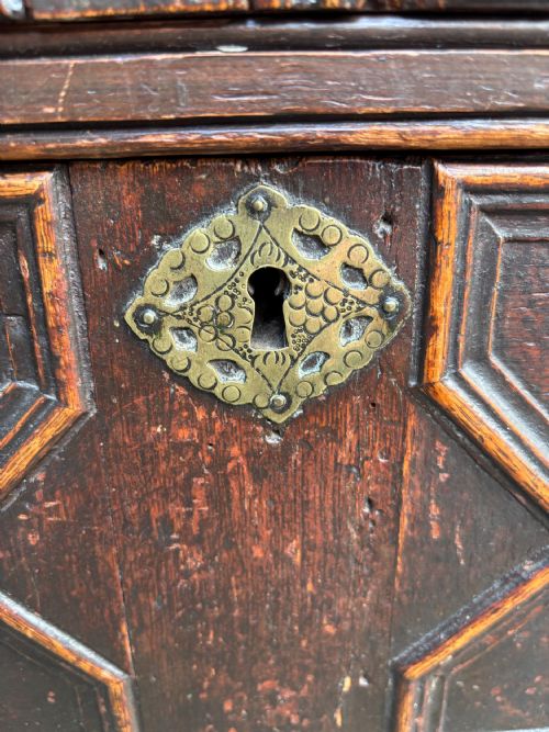 17TH CENTURY OAK MOULDED FRONT SMALL CHEST OF DRAWERS - ADDITIONAL PHOTO 4