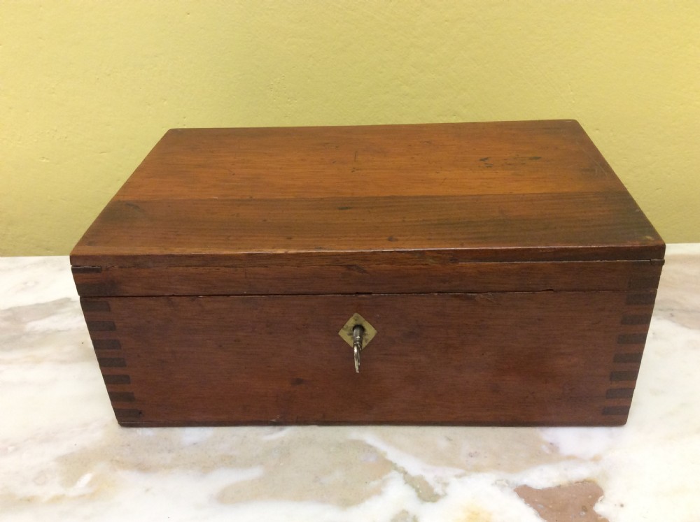 19th C Boxed chess set  made by The British Chess Company View VI