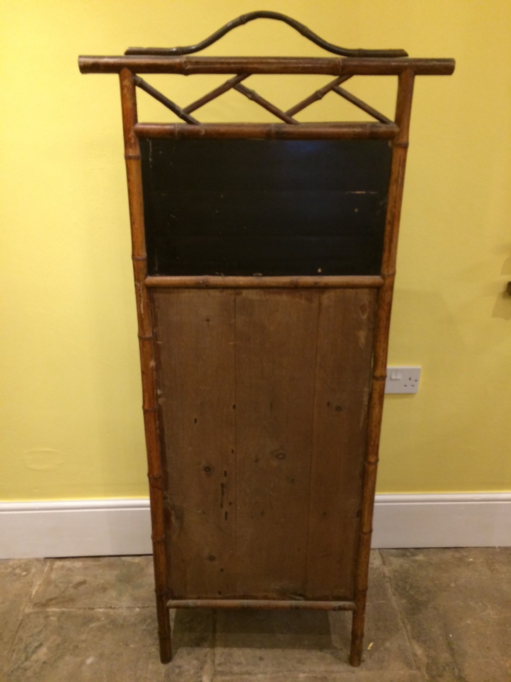 19thC set of 5 tier bamboo shelves with chinoiserie decorations View III