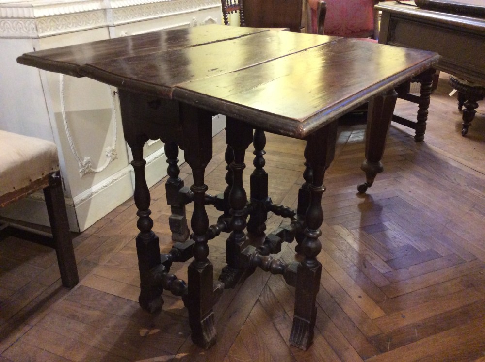 Late 17thC Elm gateleg table with broganza feet c. 1680