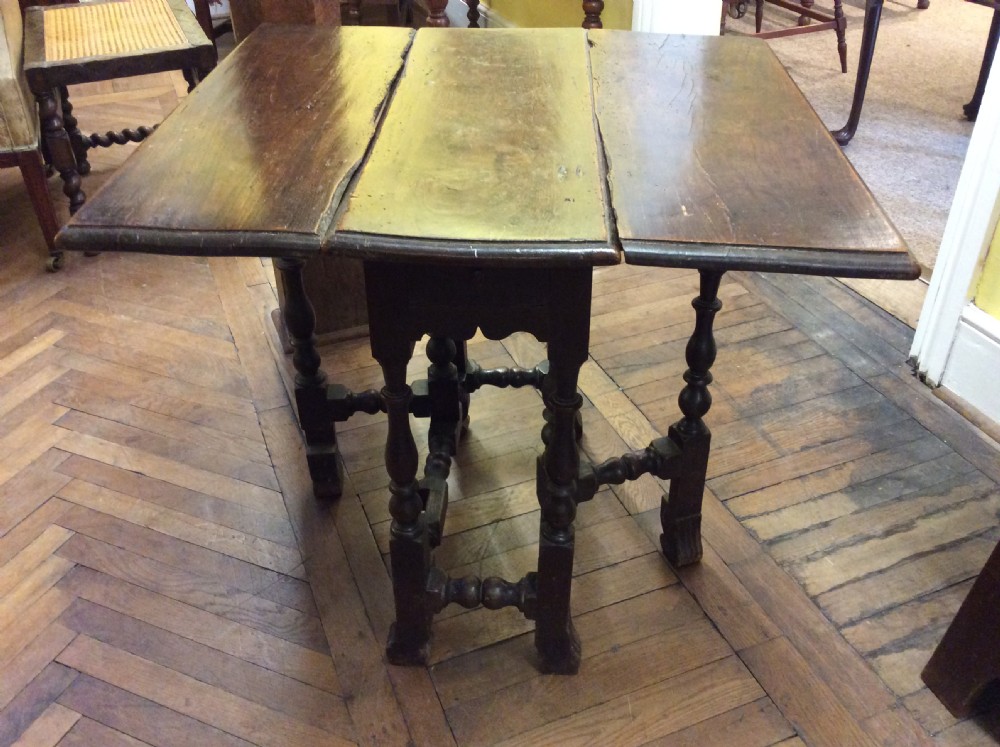 Late 17thC Elm gateleg table with broganza feet c. 1680 View VIII