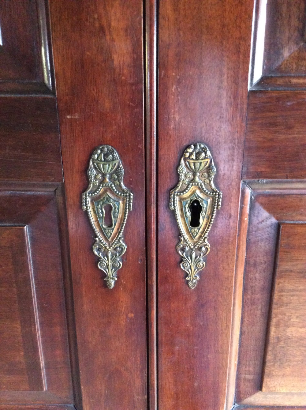 18thC 2 door Mahogany Jersey knockdown wardrobe View II