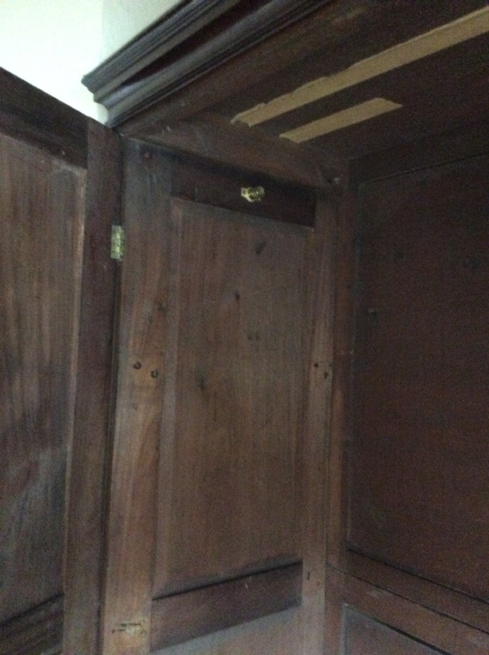 18thC 2 door Mahogany Jersey knockdown wardrobe View III