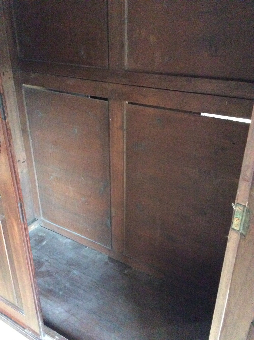 18thC 2 door Mahogany Jersey knockdown wardrobe View IV